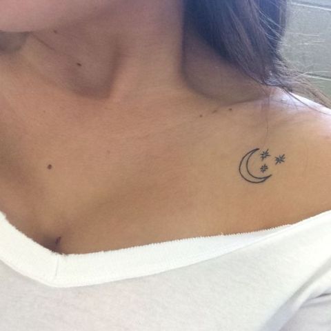 22 Small Moon Tattoo Ideas For Ladies - Styleoholic