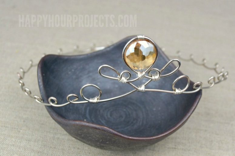 DIY delicate princess tiara of wire (via happyhourprojects.com)