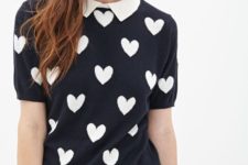 06 collared heart-printed sweater and jeans will be a great outfit on this day