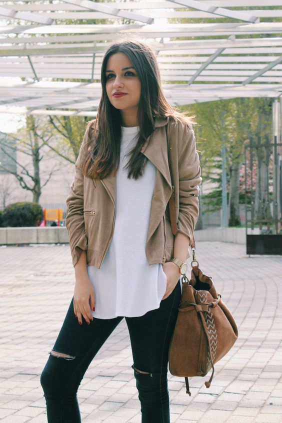 a beige suede jacket, a white tee, ripped jeans and a suede bag