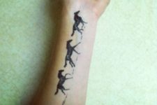 Three horses on the arm