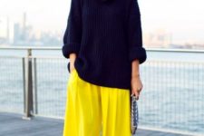 With black oversized sweater and blue pumps
