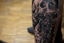 18 black and white skull tattoo on a leg