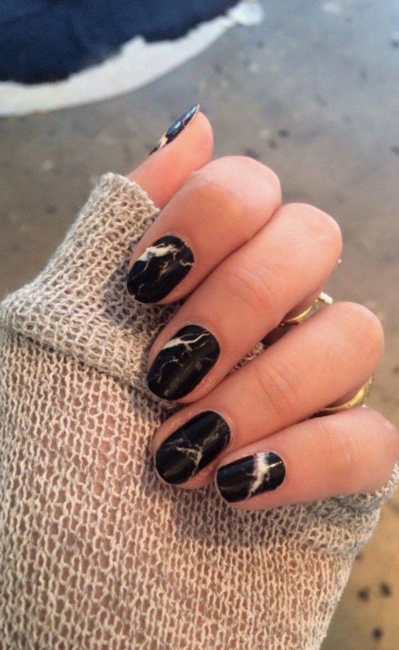 black marble nails fit many occasions and maybe are even suitable for work
