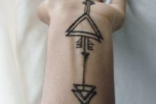 11 tribal henna design on the wrist and palm