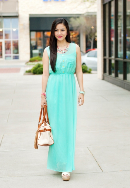 With colorful necklace, platform sandals and two color bag
