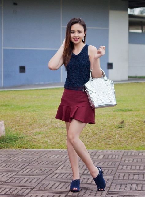 With navy blue top, navy blue sandals and metallic bag