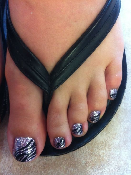 silver glitter nails with black stripes decor remind of zebra stripes