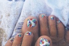 15 tropical flowers are an unusual idea for a toe nail art