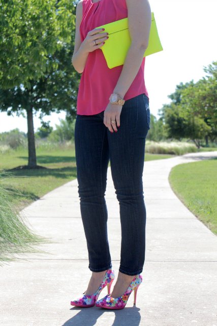 With hot pink top, jeans and neon clutch