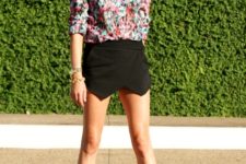 With printed blouse and black shoes