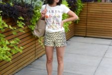 With printed t-shirt, metallic shoes and beige bag