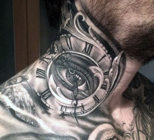 Tattoo with several details on the neck