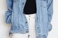 03 high waist white denim shorts, a black top and a blue denim jacket to feel comfy and cozy