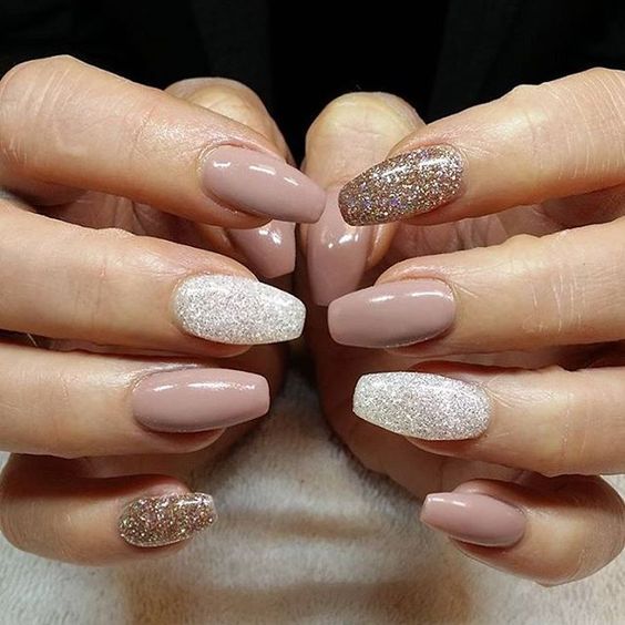 dusty pink nails and white and gold glitter accent ones for a party feel