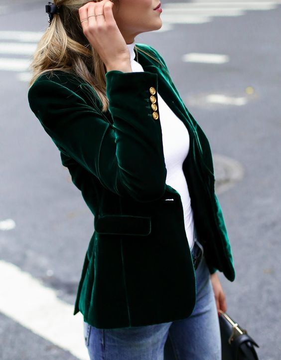 blue jeans, a white turtleneck and an emerald velvet blazer is a chic fall look