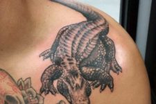Awesome alligator tattoo design on the shoulder