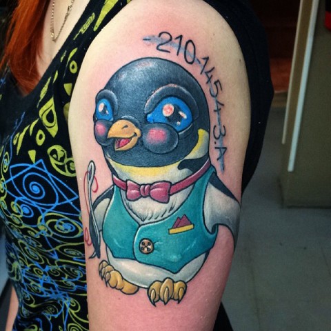 Half-sleeve cartoon pinguïn tattoo