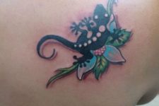 Lizard and flowers tattoo on the shoulder