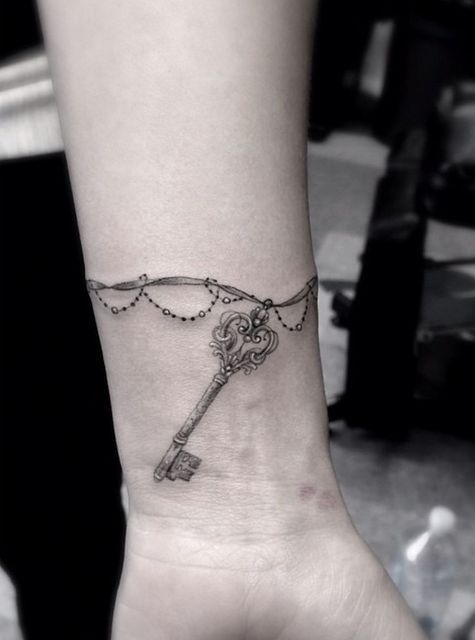 Bracelet tattoo on the wrist