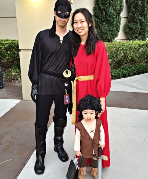 Zorro costume for the dad, a little pirate costume for the kid and a bold look for the mom