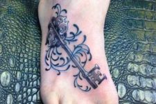 Gorgeous tattoo on the foot
