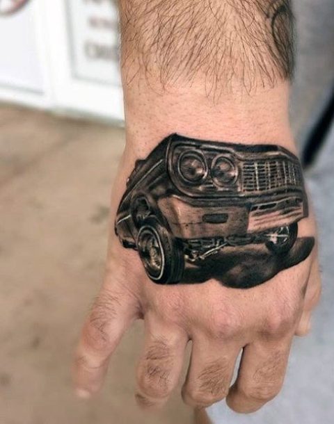 Interesting 3D tattoo on the hand