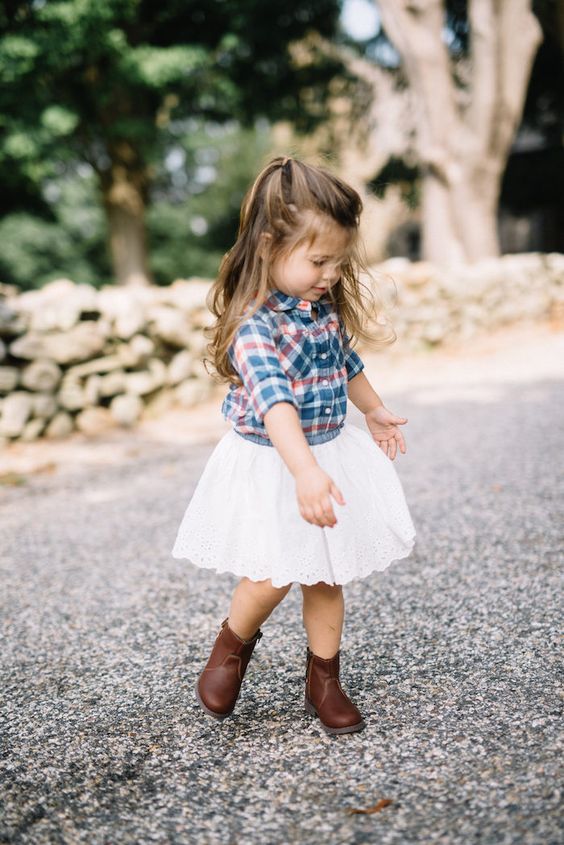 brown leather boots, a lace white skirt, a plaid shirt for a warm day looks very cute