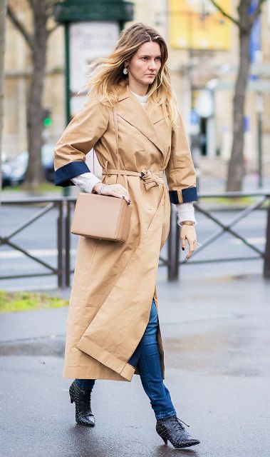 With white shirt, skinny jeans, square bag and camel trench coat