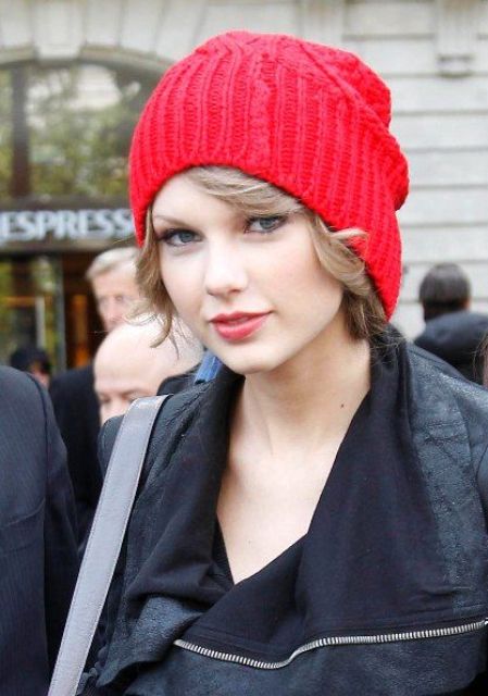 15 Cute Hairstyles That Work With A Beanie - Styleoholic
