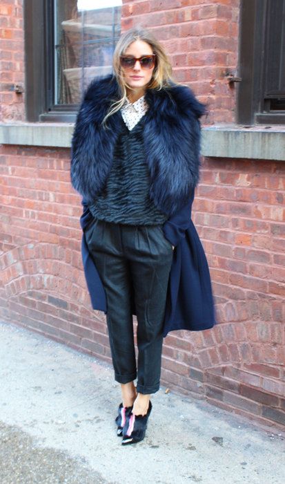 a navy coat with a lush faux fur stole looks outstanding