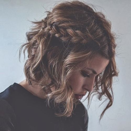 wavy messy hair with braids on both sides for an effortlessly chic look
