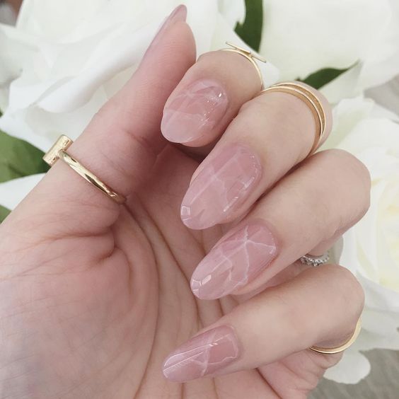 pink marble nails look just wow, very natural and beautiful