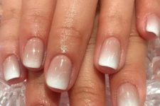 16 ombre French manicure is ideal for any time and looks frozen in winter