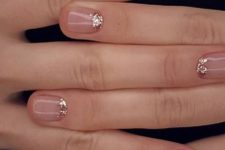 32 chic neutral nails with rose gold look cute, girlish and are great to wear after the holidays, too