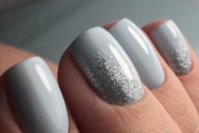 38 white nails with a touch of silver glitter for a chic wintery look