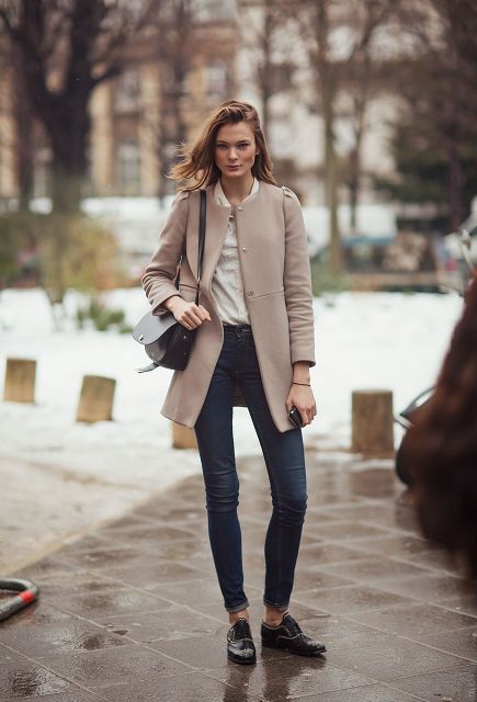 With blouse, skinny jeans, flat boots and bag