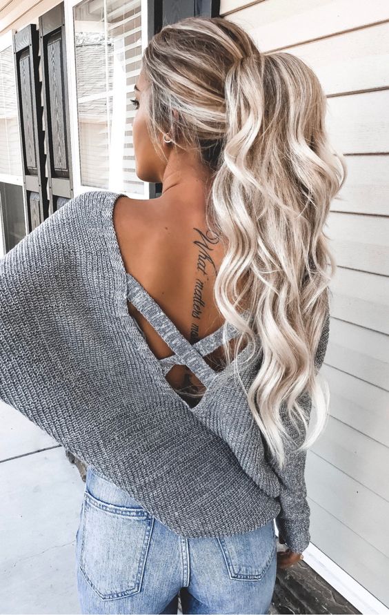 a gorgeous wavy long ponytail with a volume on top looks chic