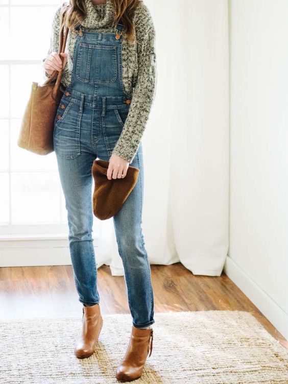 a chunky knit sweater, a denim overall, cognac boots, a matching beanie and bag