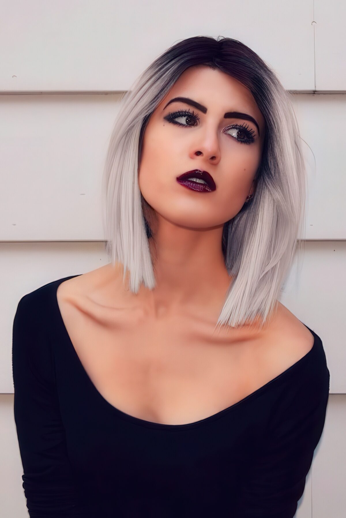 Black roots with silver grey ombre hair looks super contrasting.