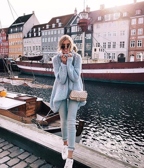 light denim, a grey chunky knit oversized sweater, white sneakers