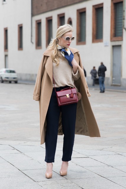 With beige shirt, camel midi coat, trousers, beige pumps and marsala bag