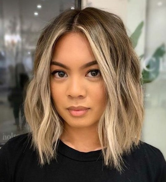 a long layered messy bob with an ombre touch and a money piece is a lovely way to highlight the face features