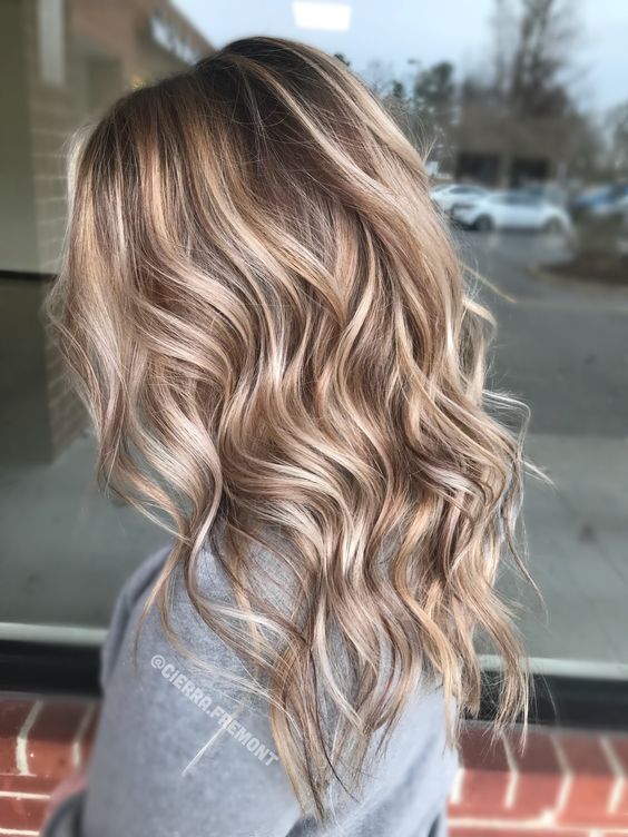 long hair with lovely bleached blonde balayage, shadow root and waves looks adorable, it catches an eye