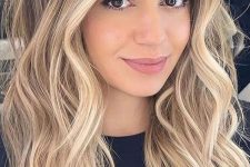 long wavy hair with blonde balayage, volume and waves is adorable, it looks very chic and very eye-catching