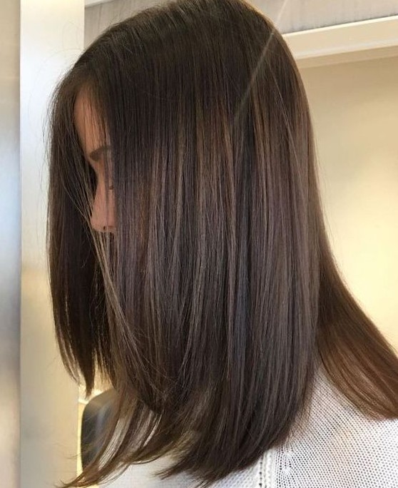 Pretty medium length dark brown hair with lovely caramel and lighter brown babylights looks chic and bold