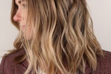 sunkissed blonde hair with a darker root and slight waves is a lovely idea for a summer and doesn’t require maintenance