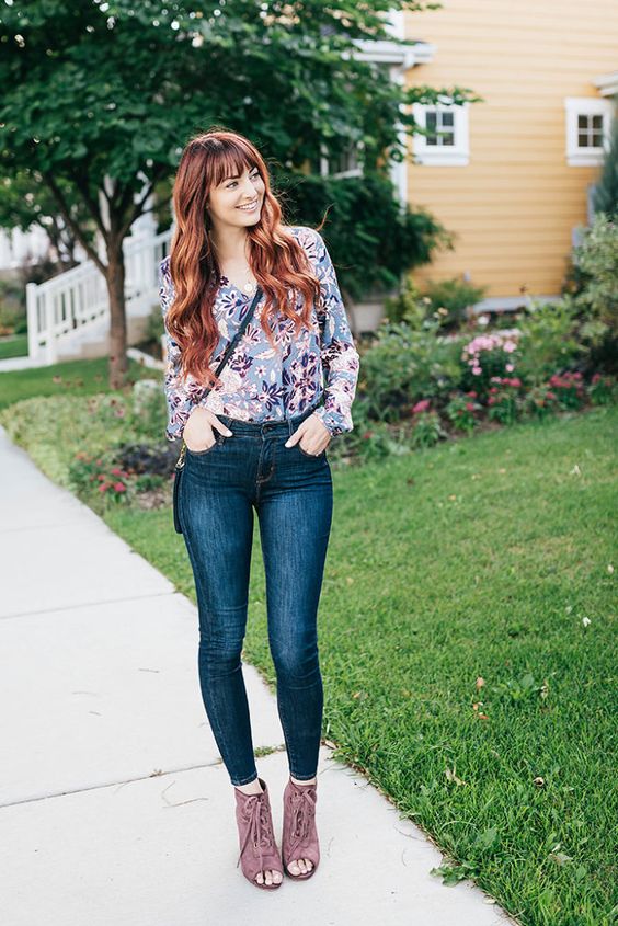 a floral short, navy high waisted skinnies and mauve peep toe booties with lacing