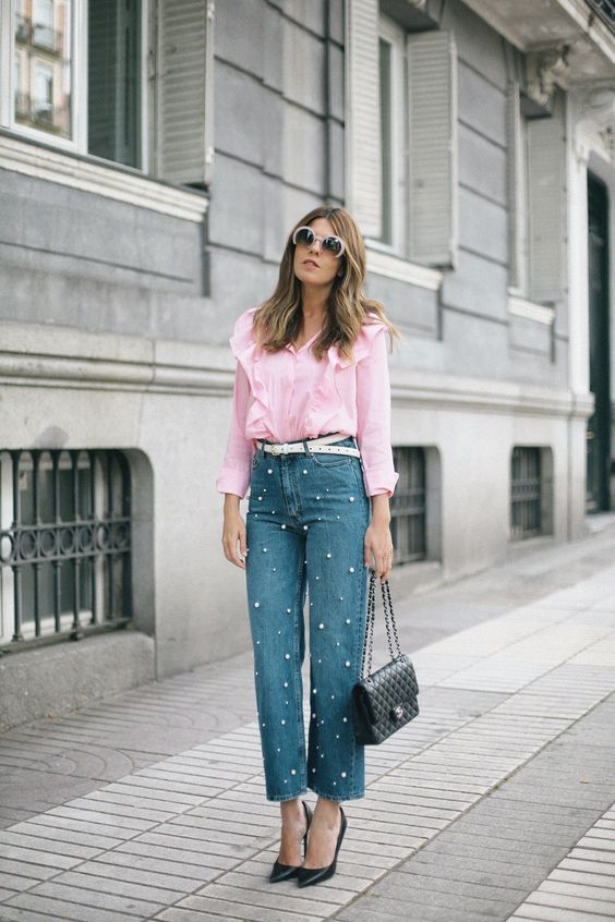straight pearly jeans, a pink shirt, black heels and a bag for a girlish feel