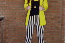With printed t-shirt, yellow blazer and ankle boots